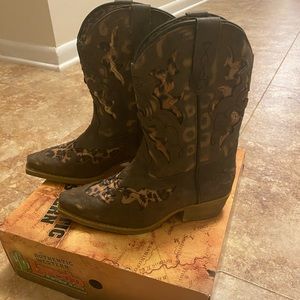 Laredo kids leopard cowboy boots size 13.5